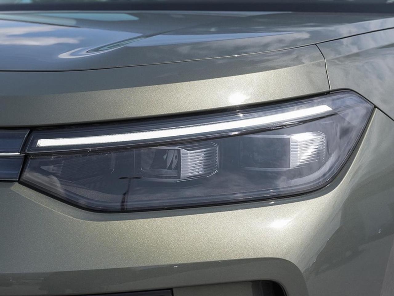2026 Volkswagen Tiguan Comfortline R-Line Black Edition Photo