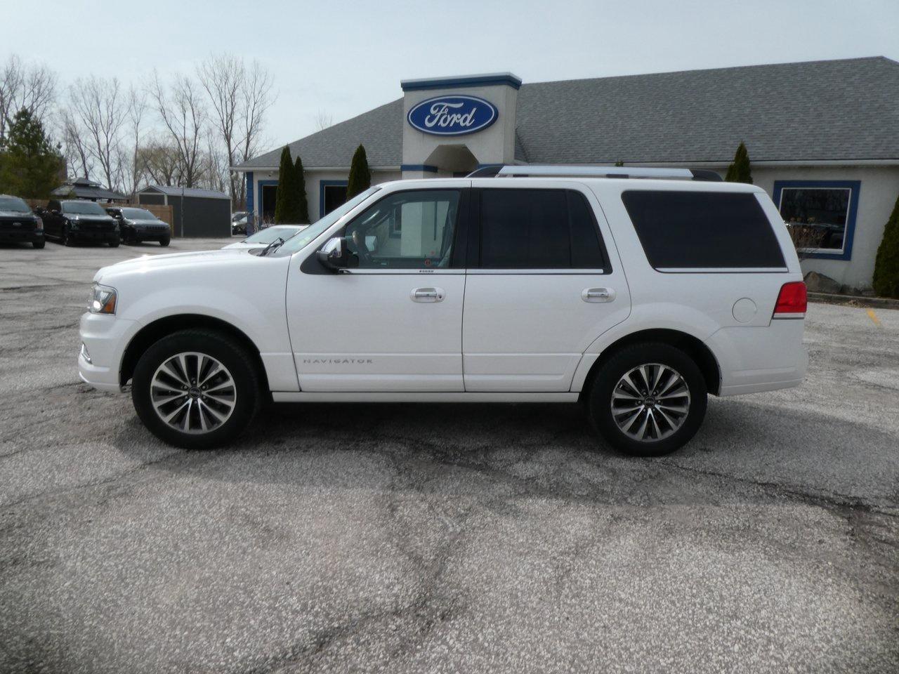 2016 Lincoln Navigator Select | Heated Seats | Backup Cam | Nav | Photo