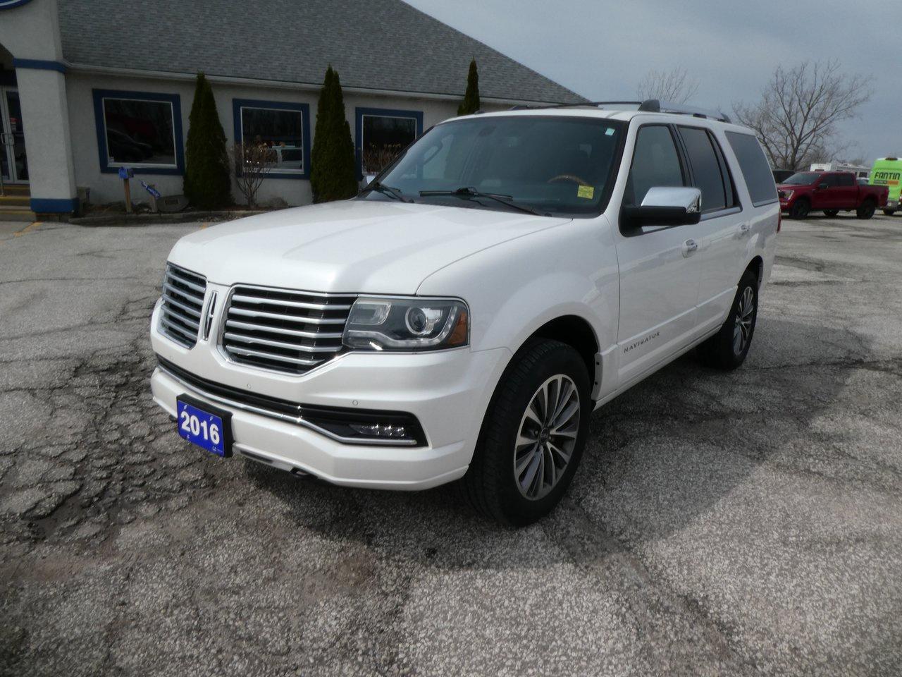 2016 Lincoln Navigator Select | Heated Seats | Backup Cam | Nav | Photo