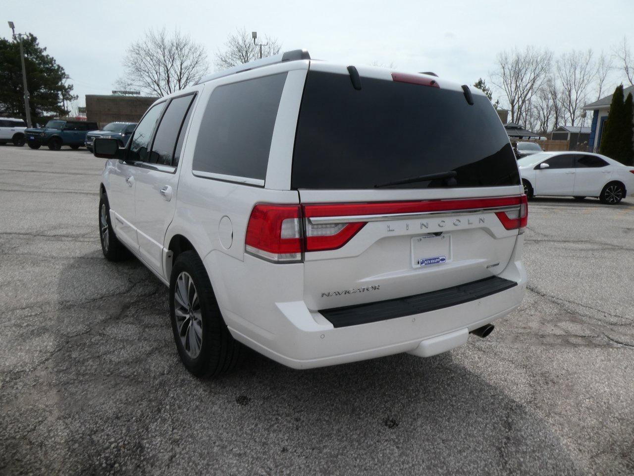 2016 Lincoln Navigator Select | Heated Seats | Backup Cam | Nav | Photo
