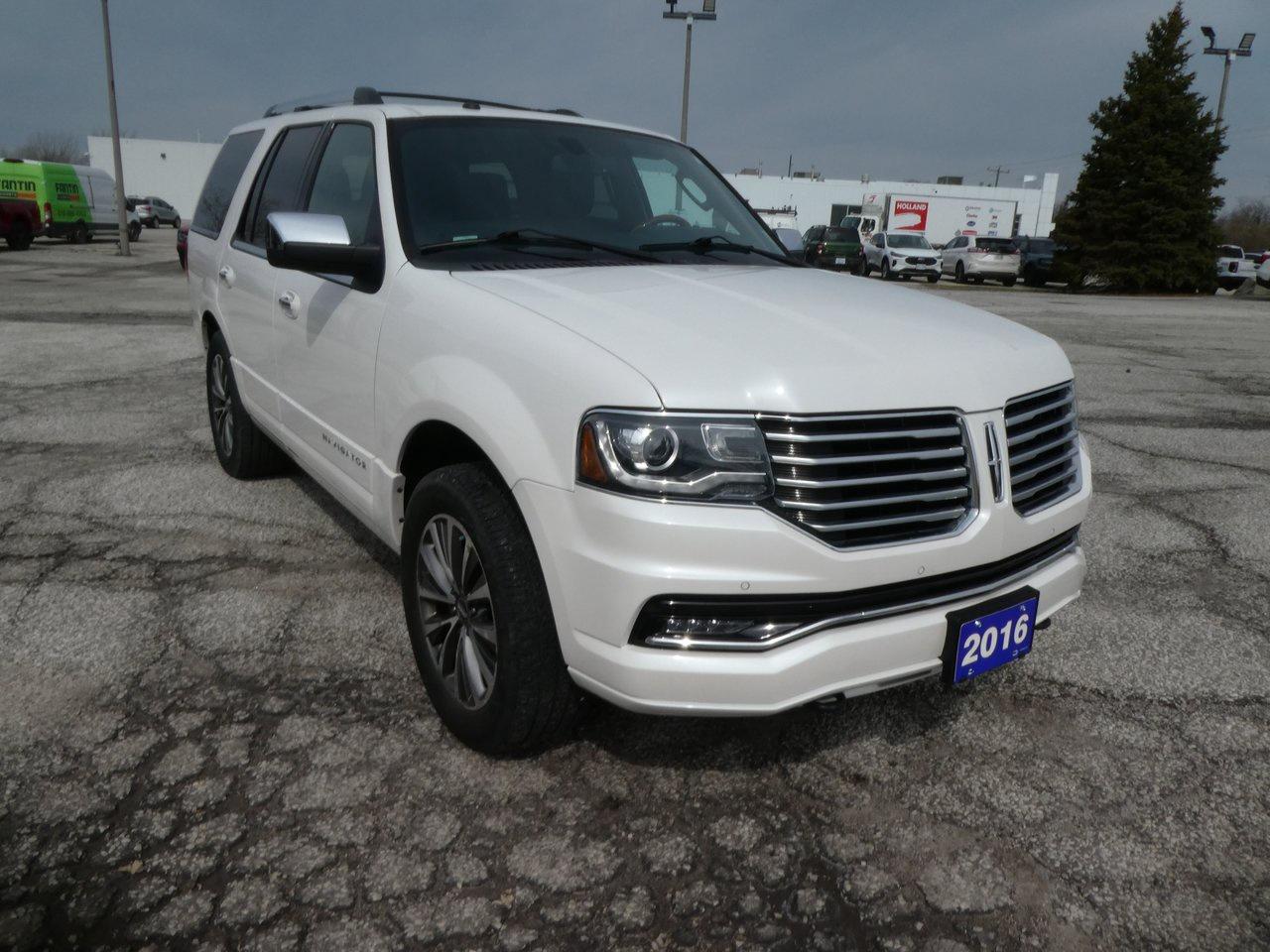 2016 Lincoln Navigator Select | Heated Seats | Backup Cam | Nav | Photo