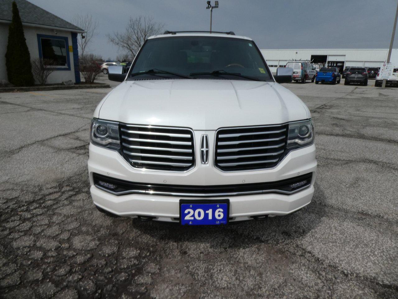 2016 Lincoln Navigator Select | Heated Seats | Backup Cam | Nav | Photo