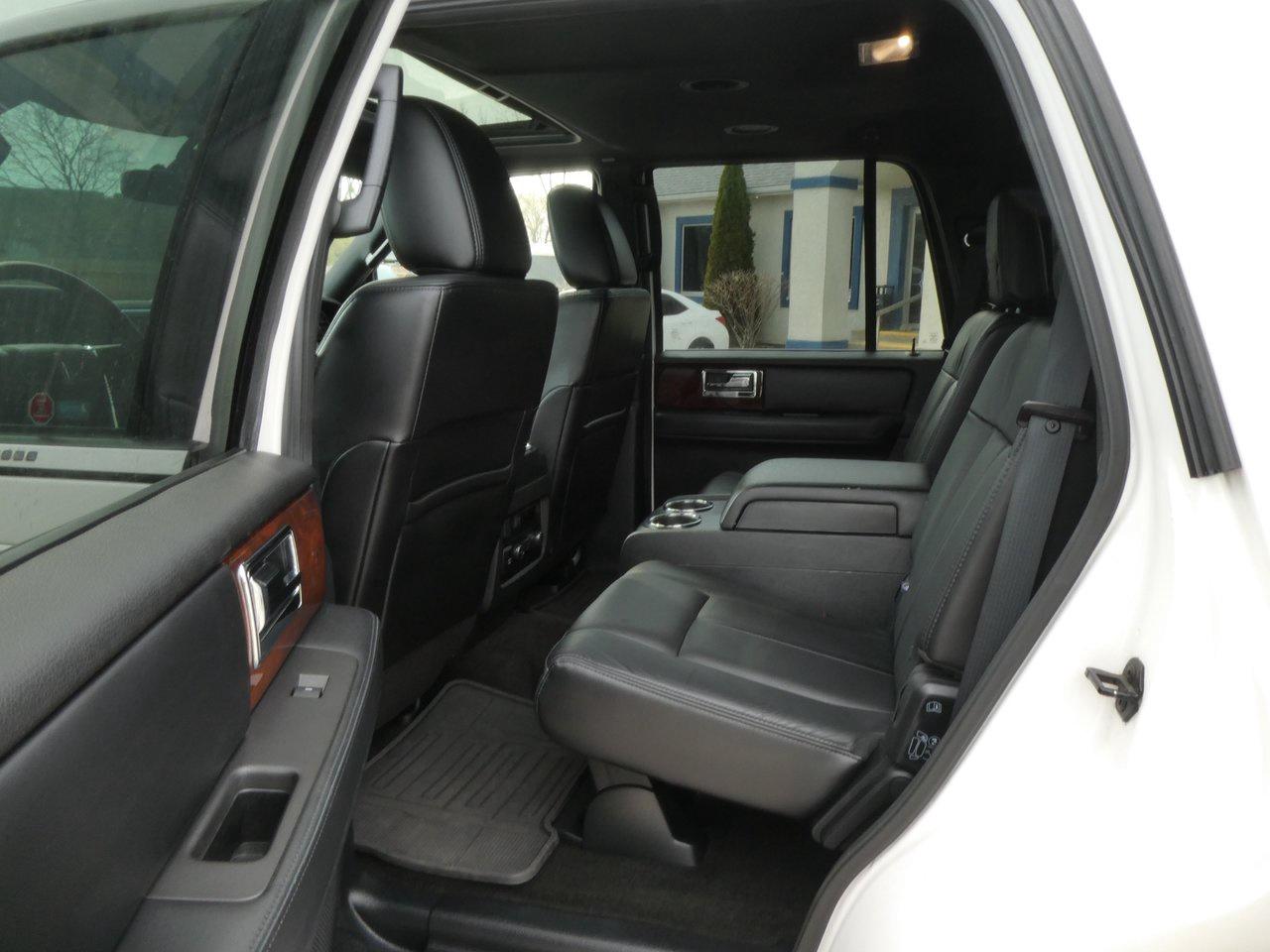 2016 Lincoln Navigator Select | Heated Seats | Backup Cam | Nav | Photo