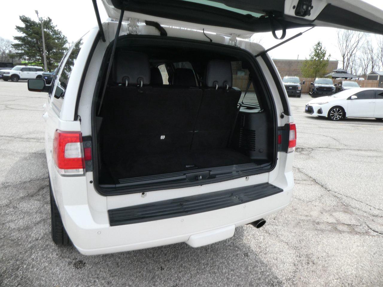 2016 Lincoln Navigator Select | Heated Seats | Backup Cam | Nav | Photo