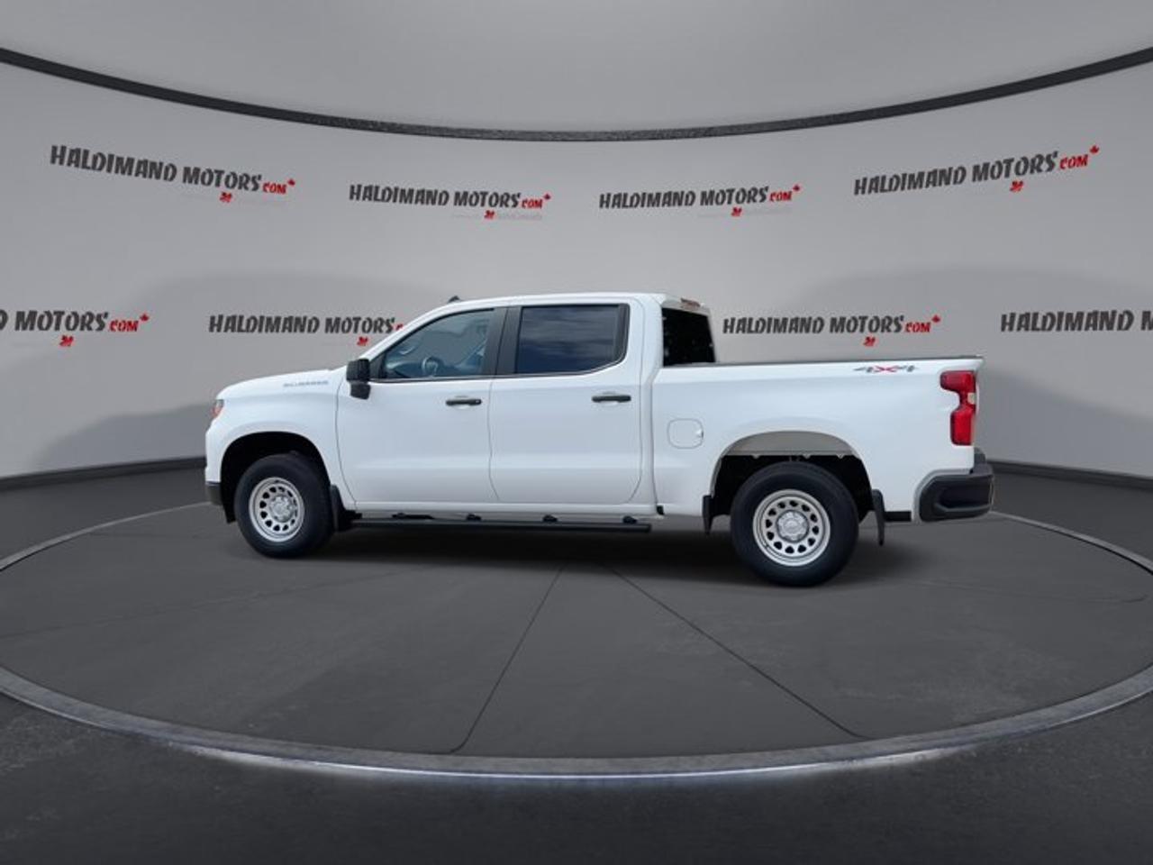 2025 Chevrolet Silverado 1500 WT Crew Cab 4WD | No accidents | One owner Photo4
