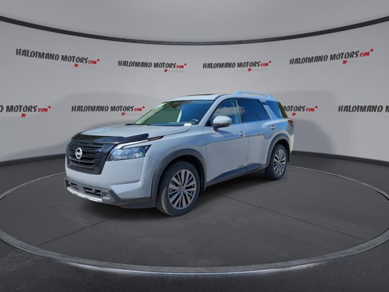 2025 Nissan Pathfinder SL 4WD | One owner | No accidents | Leather Seats Photo