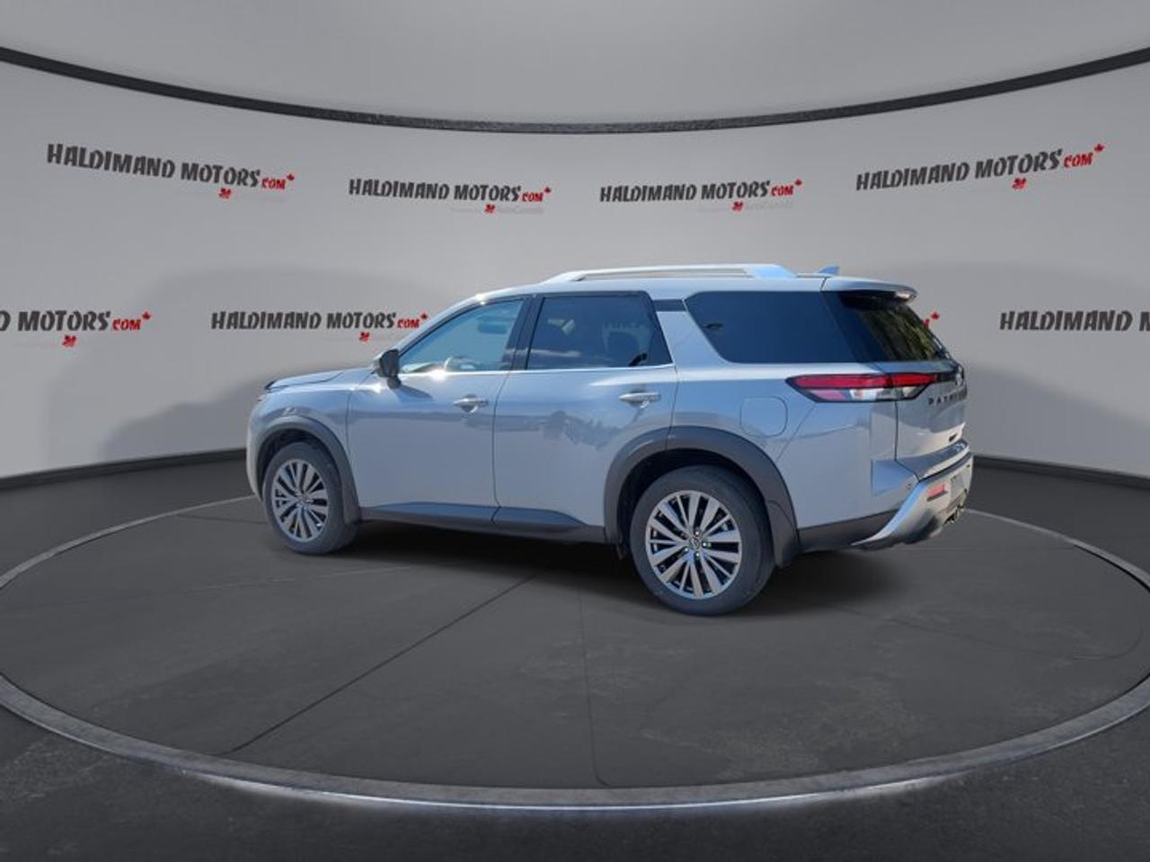 2025 Nissan Pathfinder SL 4WD | One owner | No accidents | Leather Seats Photo