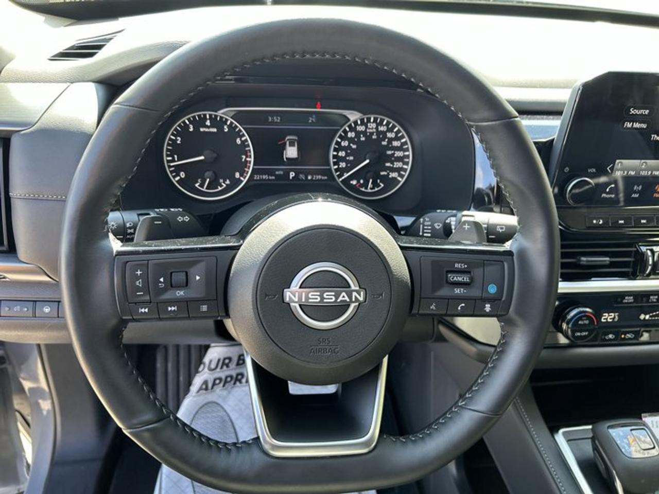 2025 Nissan Pathfinder SL 4WD | One owner | No accidents | Leather Seats Photo