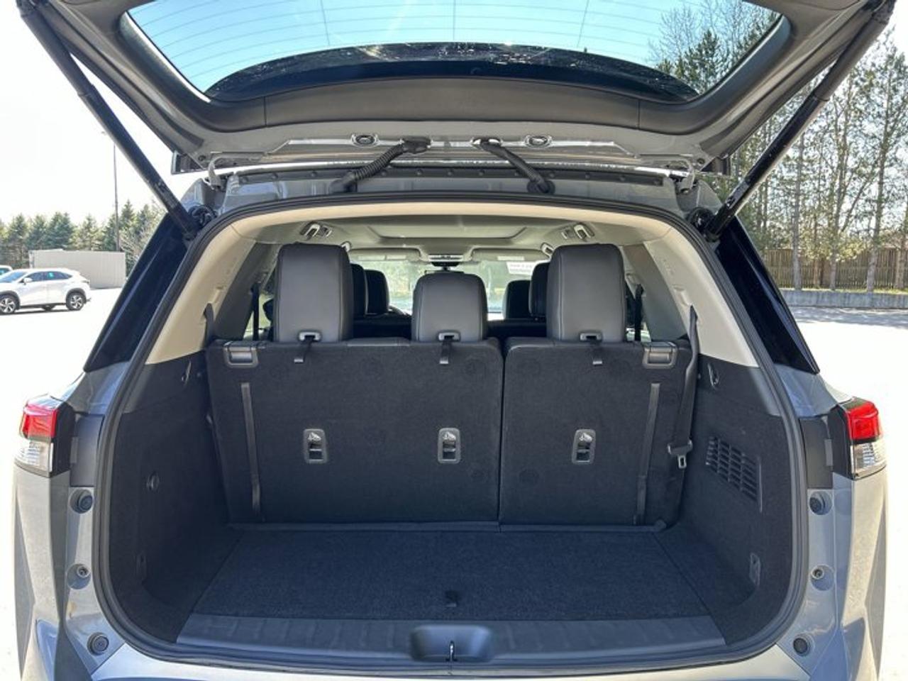 2025 Nissan Pathfinder SL 4WD | One owner | No accidents | Leather Seats Photo