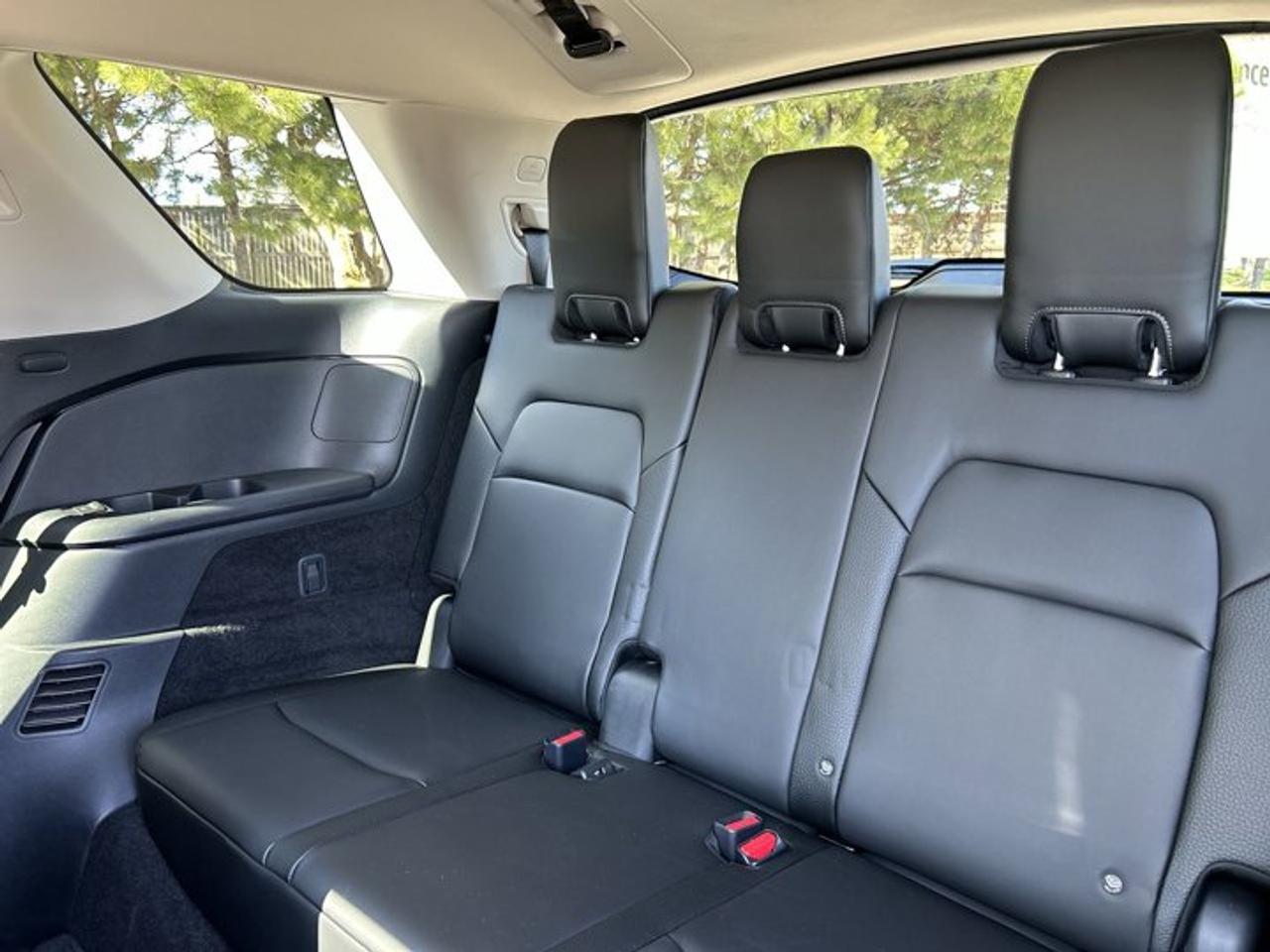 2025 Nissan Pathfinder SL 4WD | One owner | No accidents | Leather Seats Photo