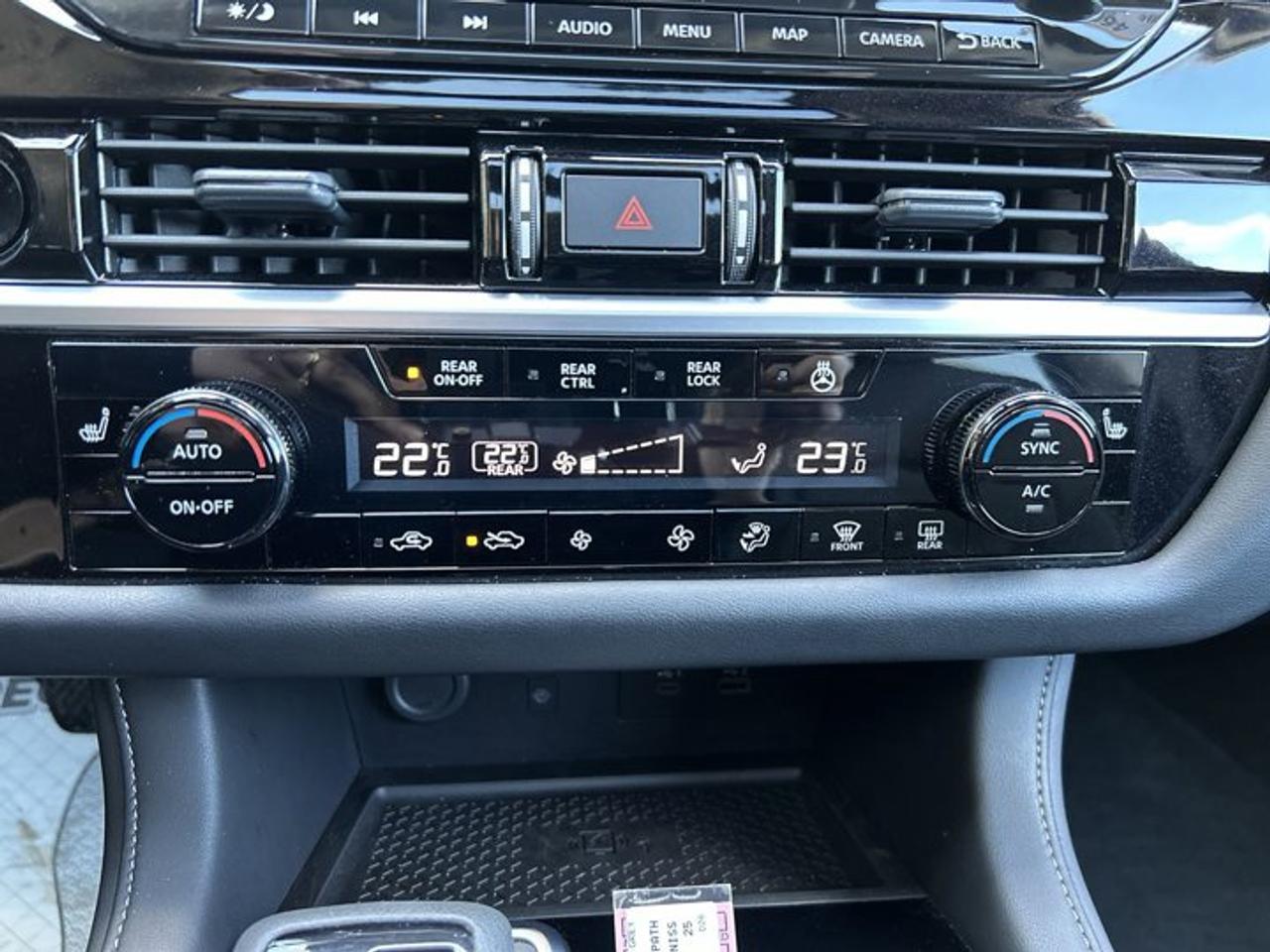 2025 Nissan Pathfinder SL 4WD | One owner | No accidents | Leather Seats Photo