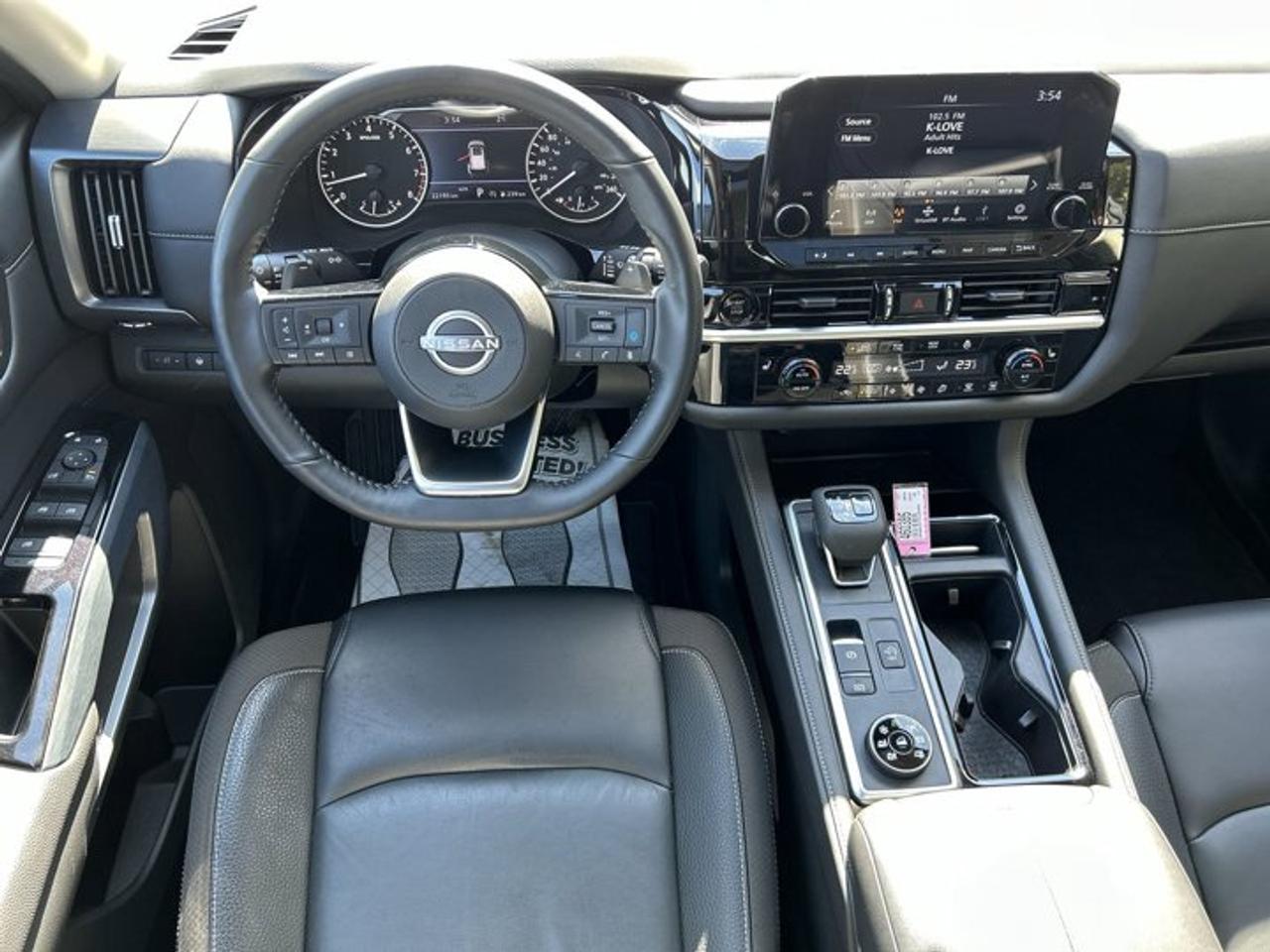 2025 Nissan Pathfinder SL 4WD | One owner | No accidents | Leather Seats Photo