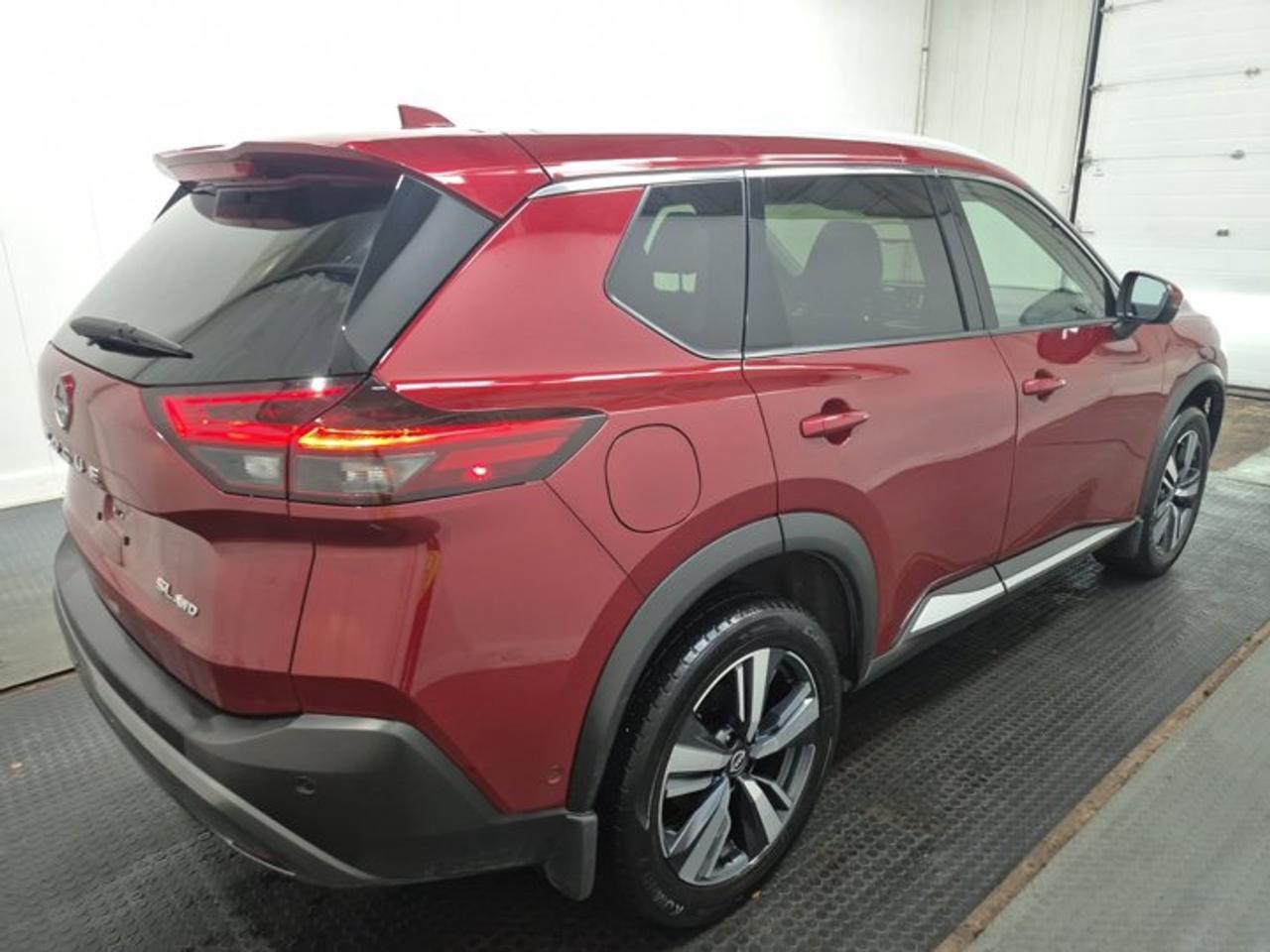 2023 Nissan Rogue SL AWD | Leather | Pano Roof | Nav | Heated Seats + Steering | CarPlay | Remote Start | and More ! Photo