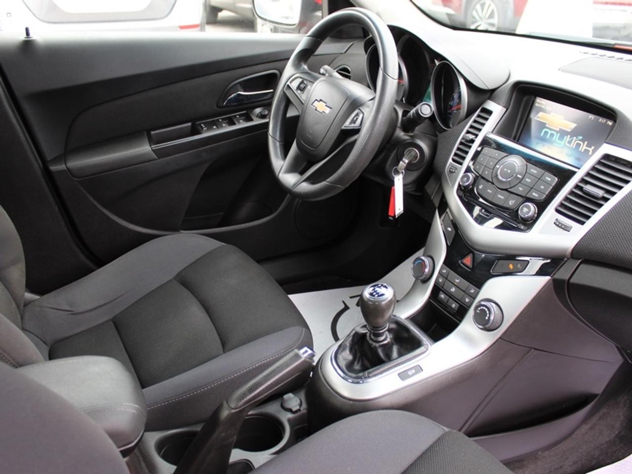 2016 Chevrolet Cruze Limited LT Photo