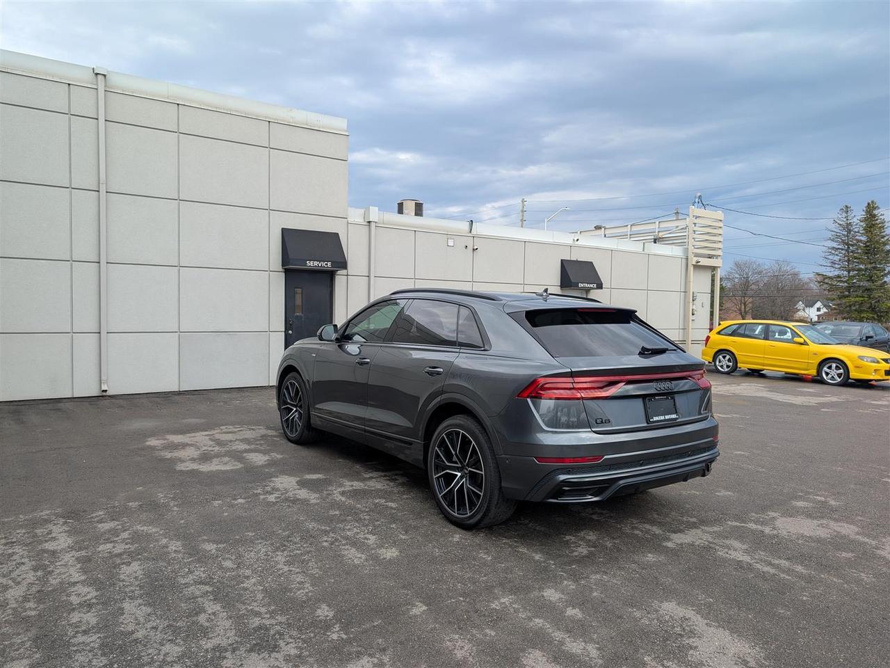 2023 Audi Q8 TECHNIK S-LINE - NAVI - PANO ROOF - TECH FEATURES Photo