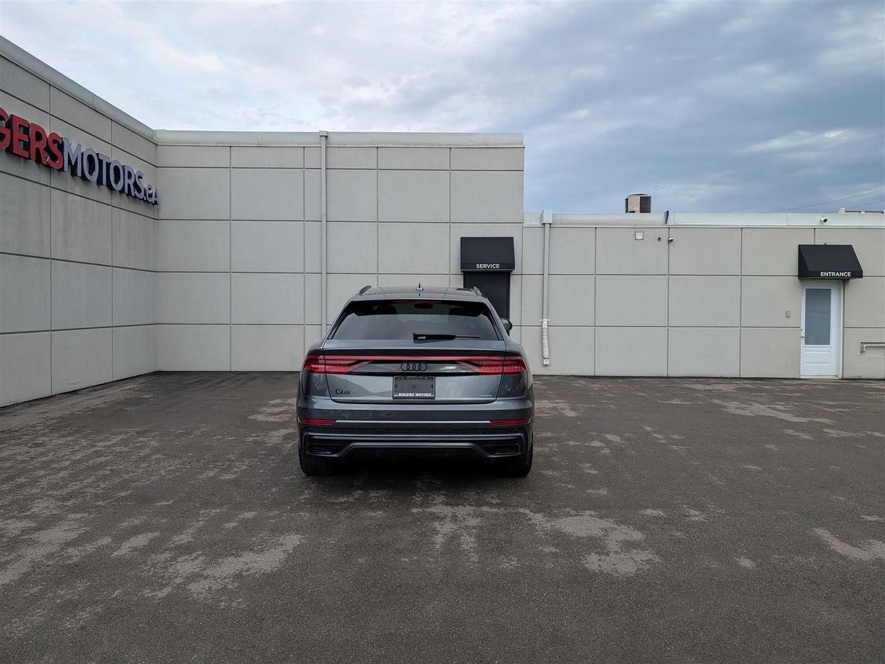 2023 Audi Q8 TECHNIK S-LINE - NAVI - PANO ROOF - TECH FEATURES Photo3