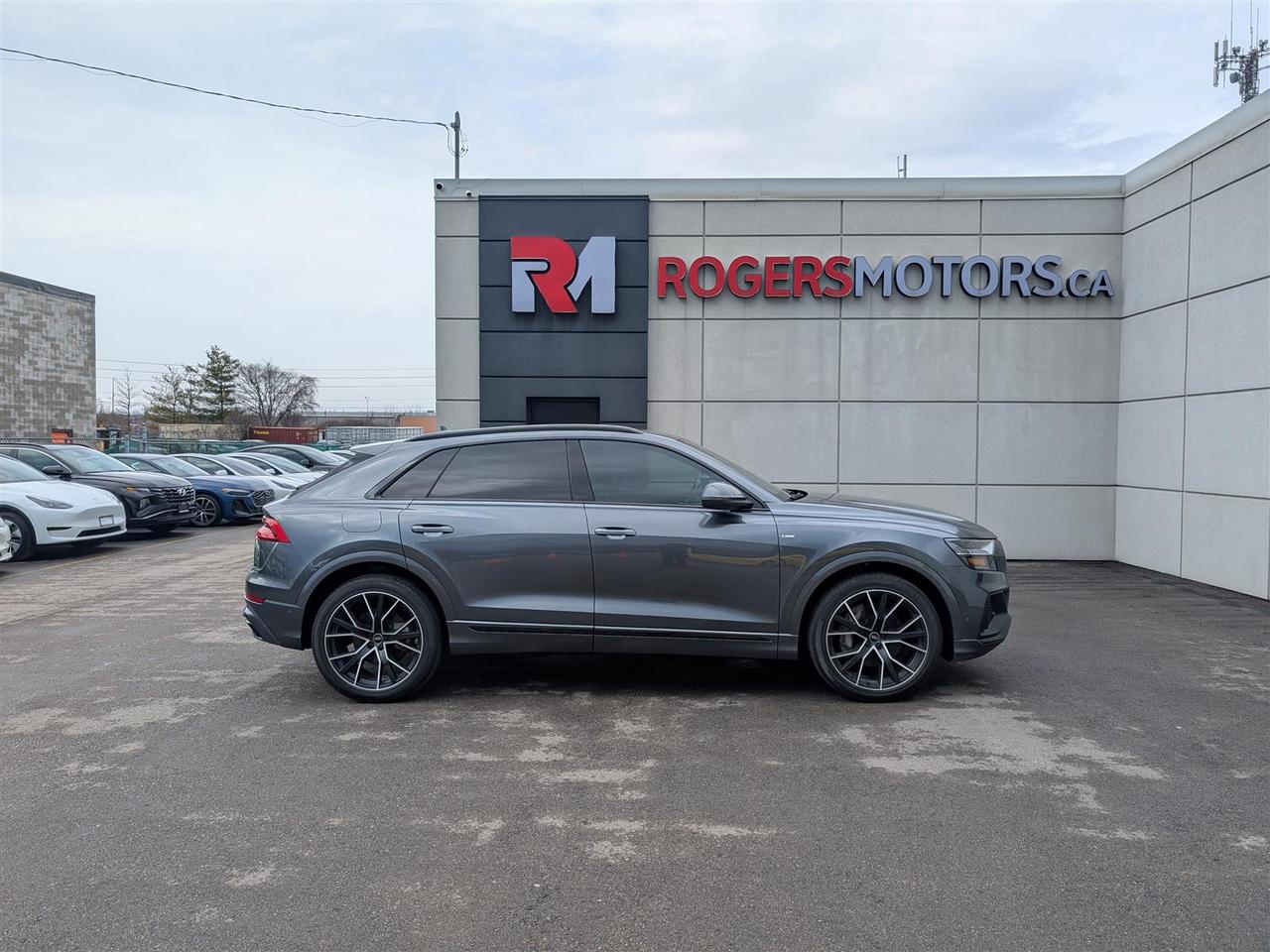 2023 Audi Q8 TECHNIK S-LINE - NAVI - PANO ROOF - TECH FEATURES Photo