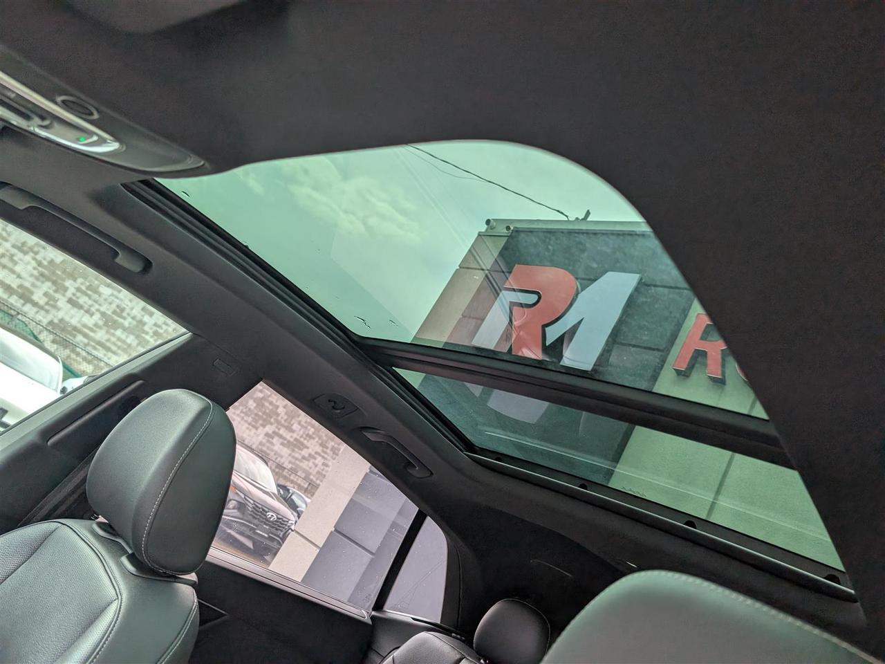 2023 Audi Q8 TECHNIK S-LINE - NAVI - PANO ROOF - TECH FEATURES Photo