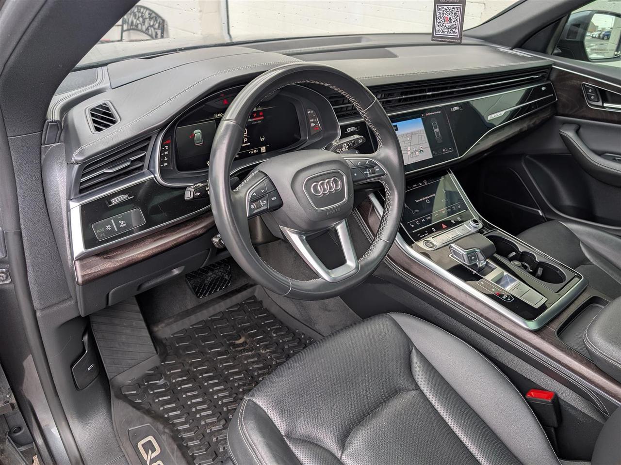 2023 Audi Q8 TECHNIK S-LINE - NAVI - PANO ROOF - TECH FEATURES Photo