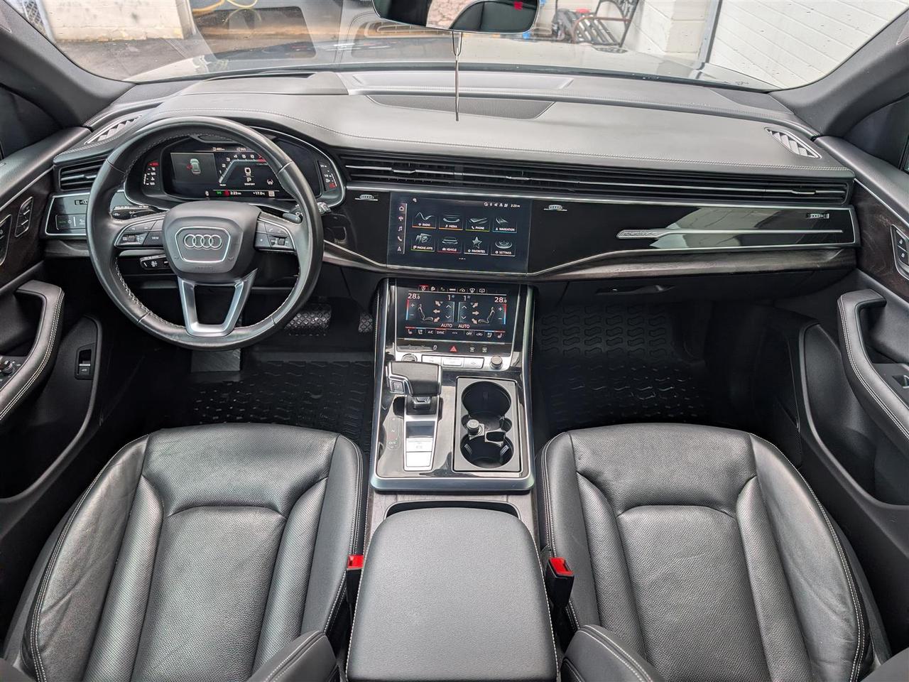 2023 Audi Q8 TECHNIK S-LINE - NAVI - PANO ROOF - TECH FEATURES Photo
