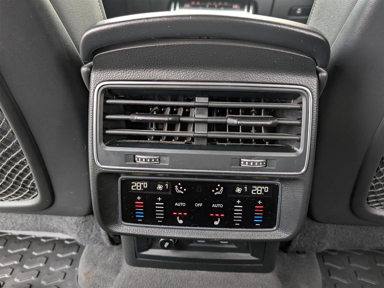 2023 Audi Q8 TECHNIK S-LINE - NAVI - PANO ROOF - TECH FEATURES Photo