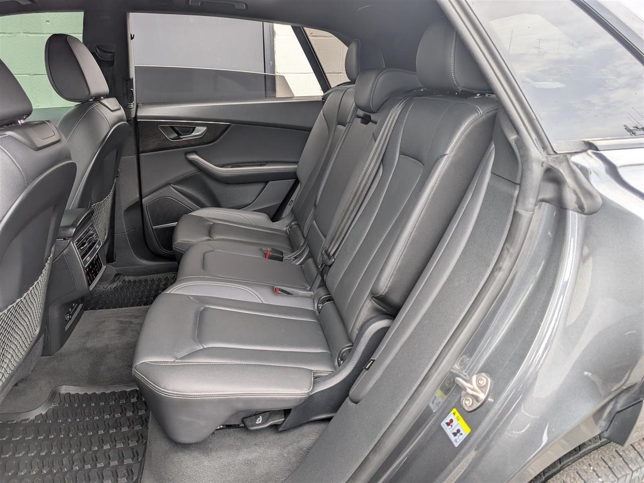 2023 Audi Q8 TECHNIK S-LINE - NAVI - PANO ROOF - TECH FEATURES Photo