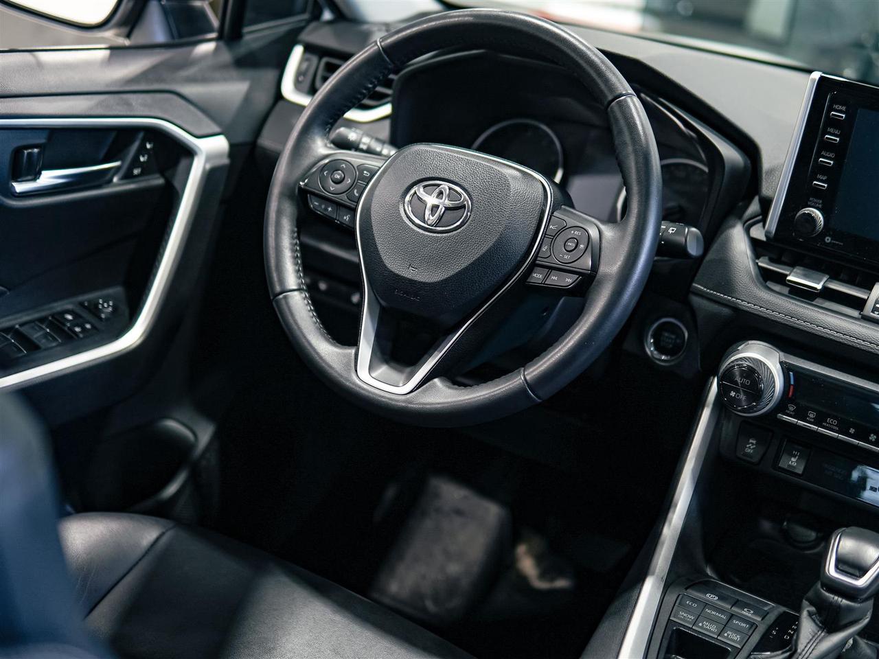 2022 Toyota RAV4 XLE AWD | PREMIUM | NO ACCIDENTS | LEATHER Photo