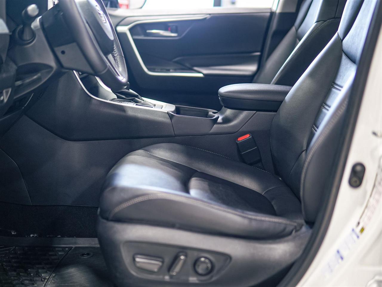 2022 Toyota RAV4 XLE AWD | PREMIUM | NO ACCIDENTS | LEATHER Photo
