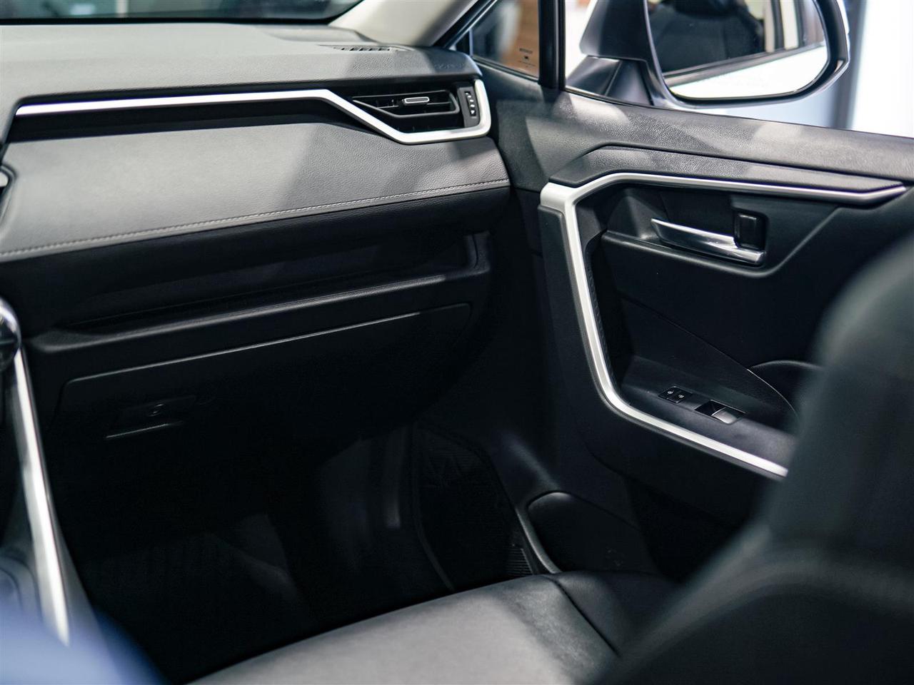 2022 Toyota RAV4 XLE AWD | PREMIUM | NO ACCIDENTS | LEATHER Photo
