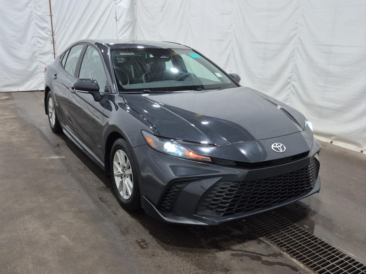 2025 Toyota Camry HYBRID SE | HYBRID | LEATHER | NO ACCIDENTS Photo