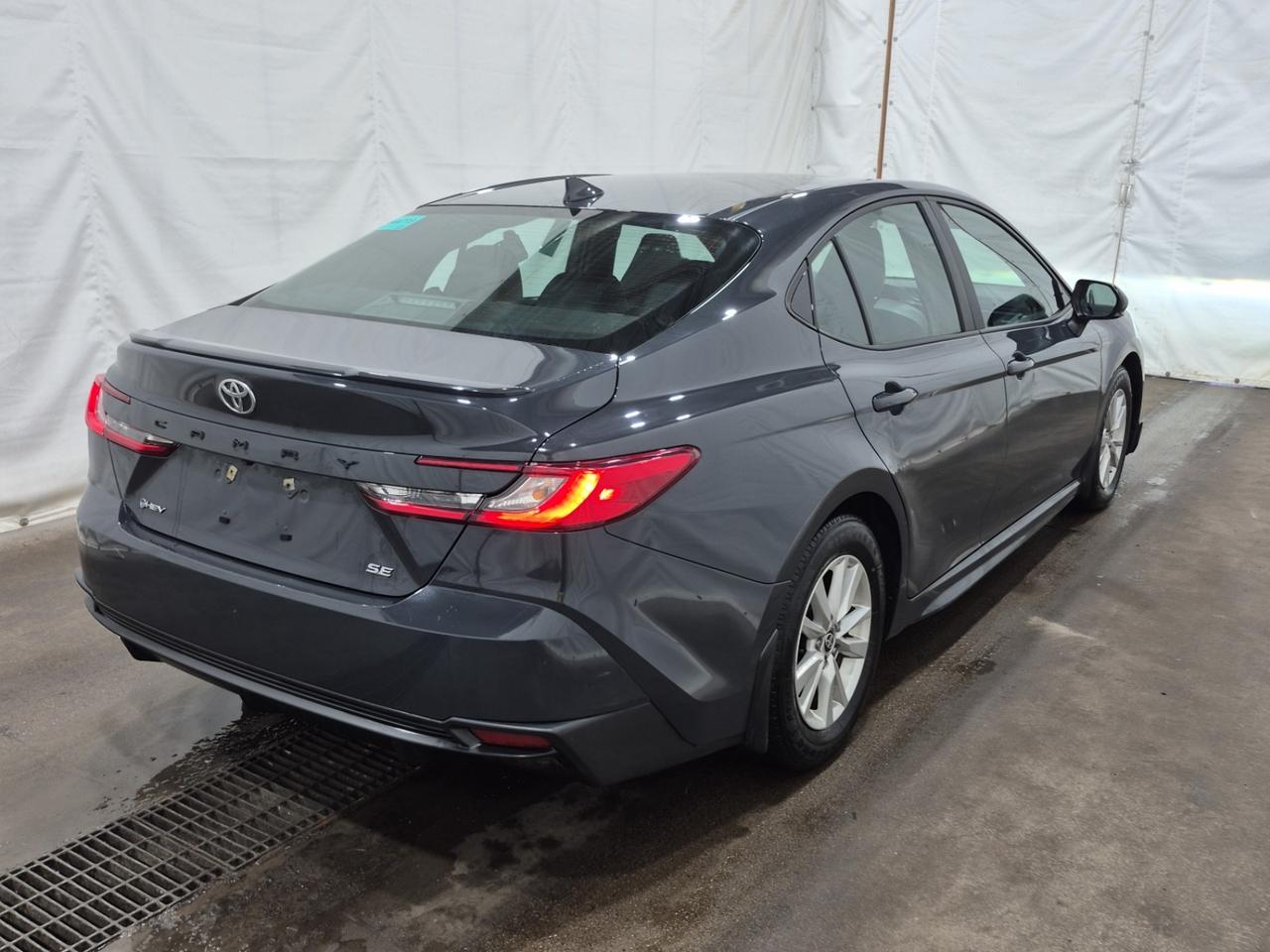 2025 Toyota Camry HYBRID SE | HYBRID | LEATHER | NO ACCIDENTS Photo