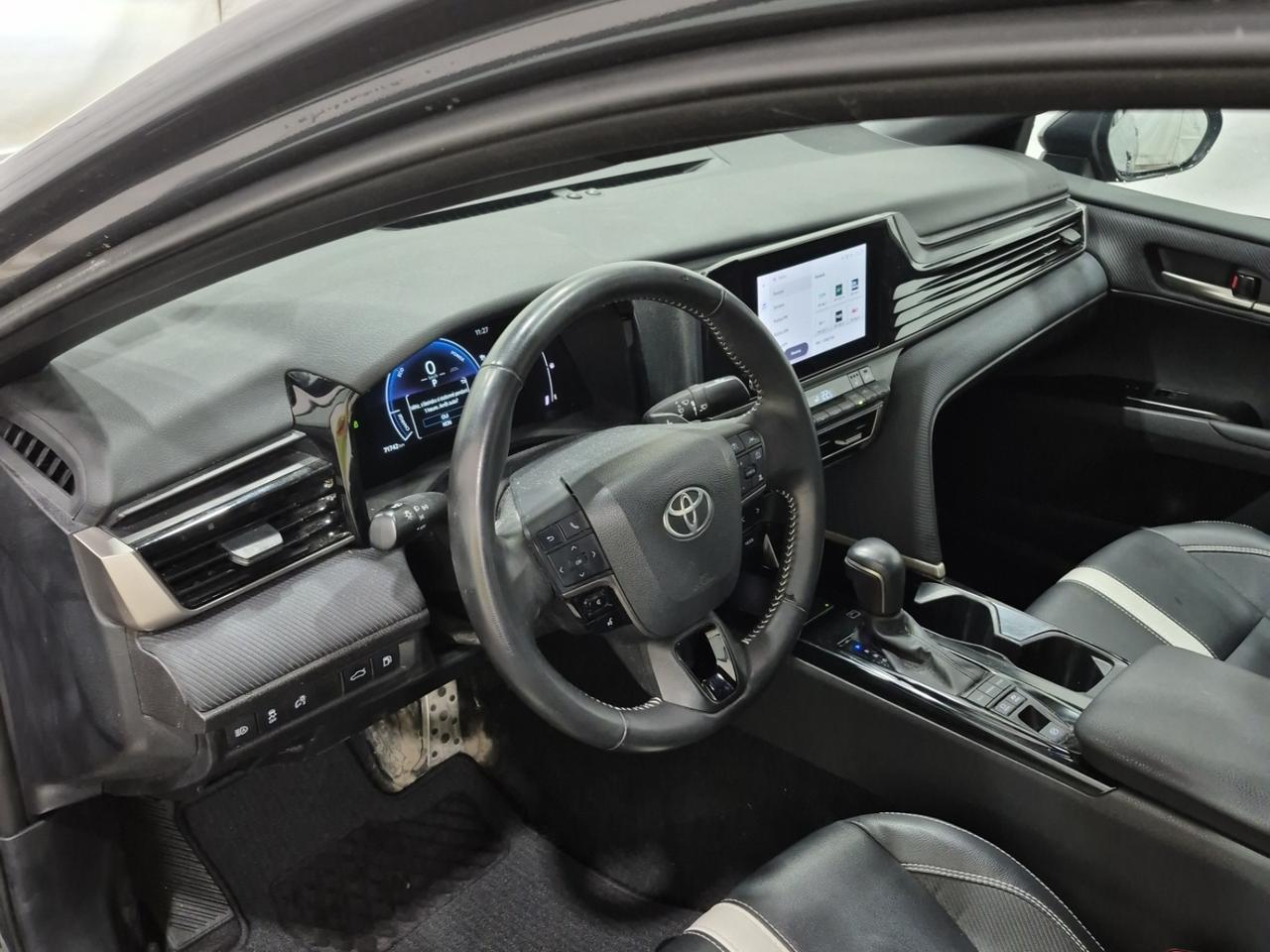 2025 Toyota Camry HYBRID SE | HYBRID | LEATHER | NO ACCIDENTS Photo