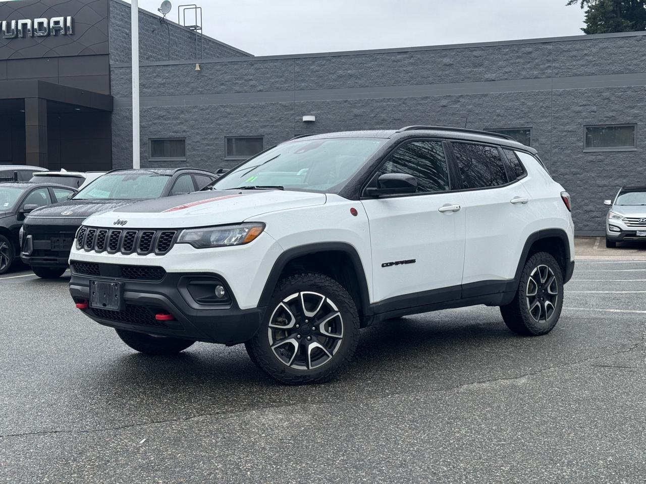 Recent Arrival! 2024 Jeep Compass Trailhawk Bright White Clearcoat 2.0L I4 DOHC 8-Speed Automatic 4WD<br><br>4WD.