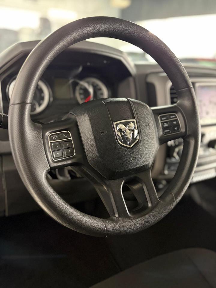 2020 RAM 1500 Classic EXPRESS Photo3