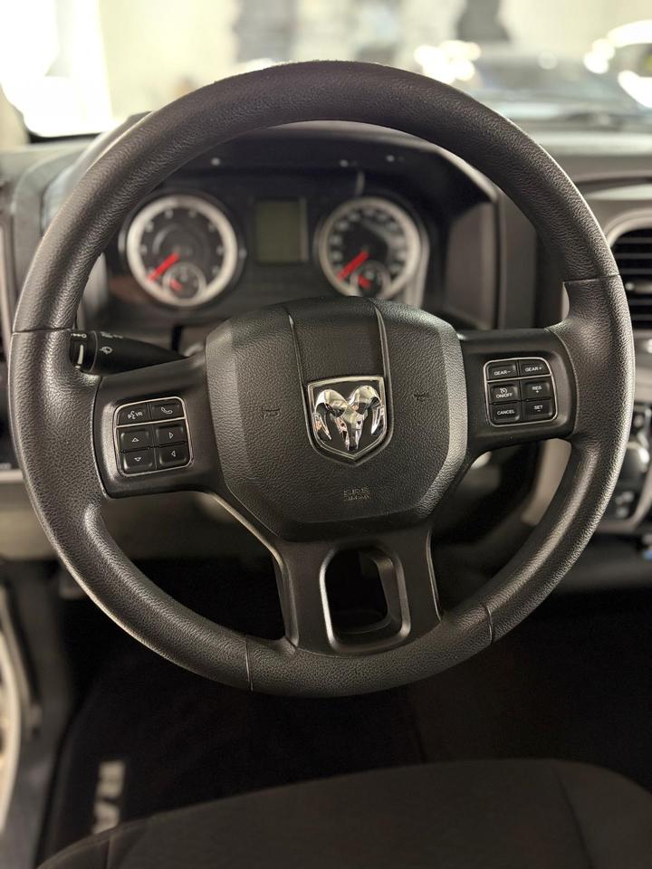 2020 RAM 1500 Classic EXPRESS Photo