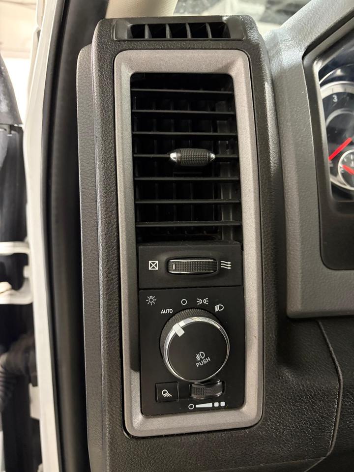 2020 RAM 1500 Classic EXPRESS Photo