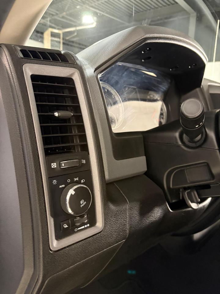 2020 RAM 1500 Classic EXPRESS Photo