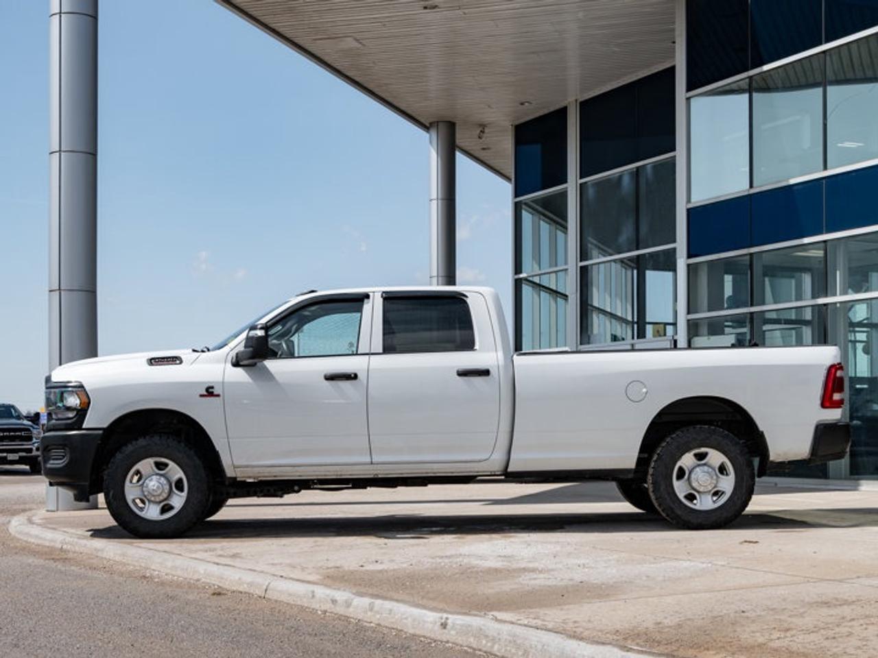 2023 RAM 3500 Tradesman Photo4