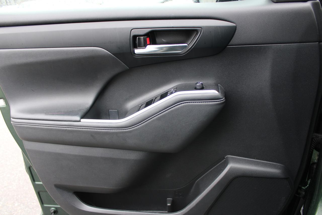 2024 Toyota Highlander XLE Photo