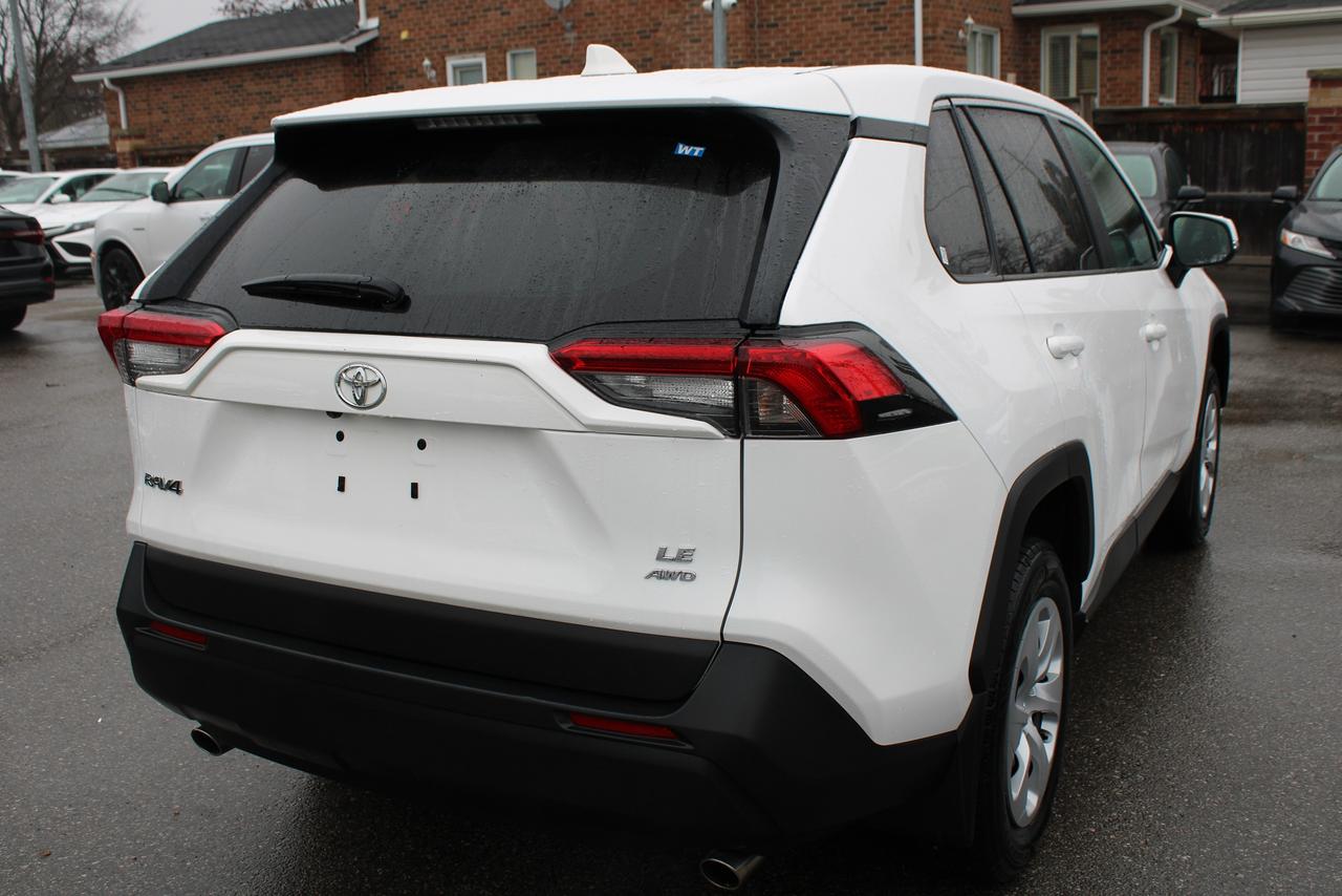 2024 Toyota RAV4 LE AWD Photo4