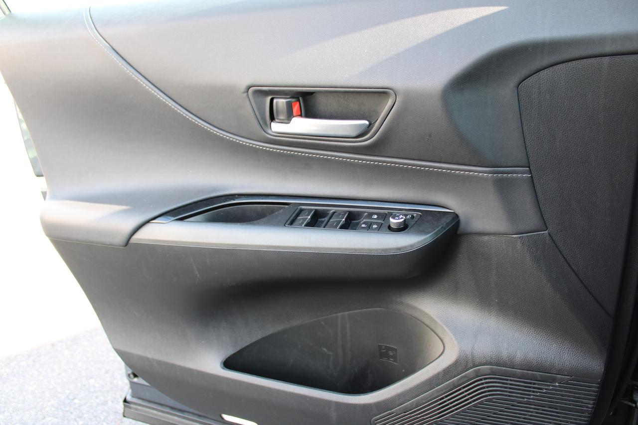 2024 Toyota Venza LE Photo