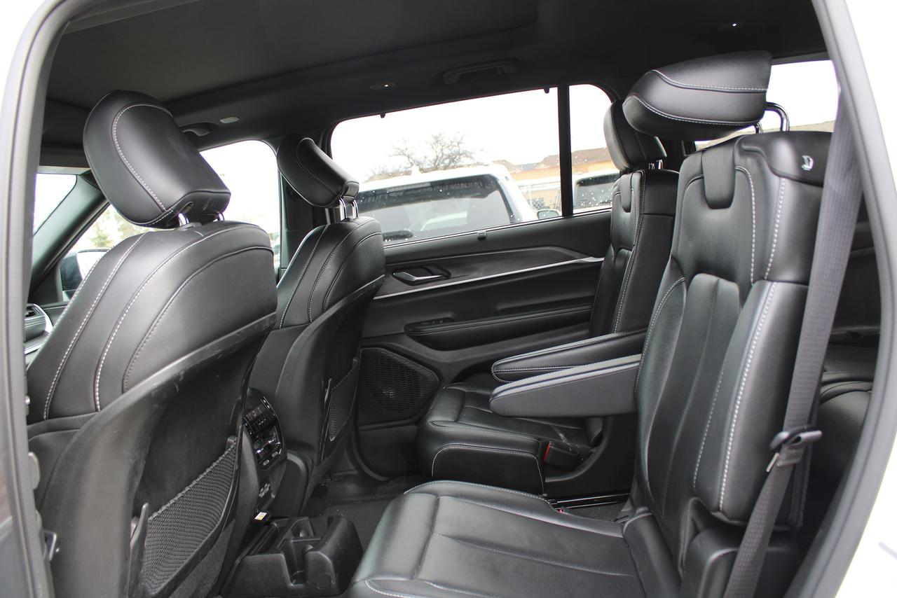 2024 Jeep Grand Cherokee Limited 4x4 6 Passenger Photo