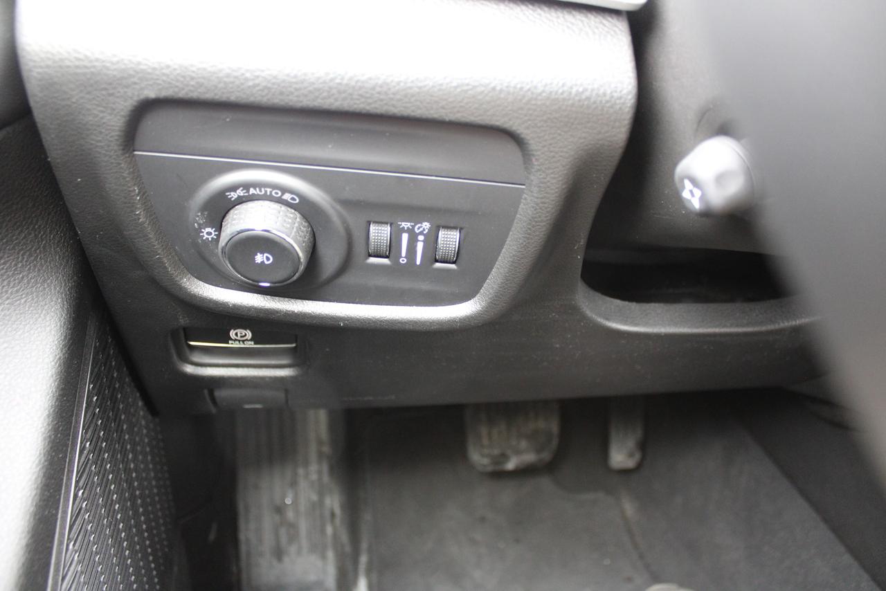 2024 Jeep Grand Cherokee Limited 4x4 6 Passenger Photo