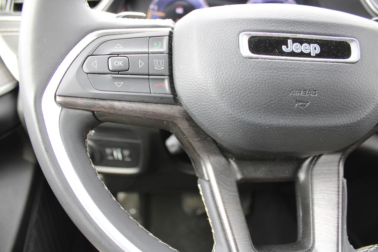 2024 Jeep Grand Cherokee Limited 4x4 6 Passenger Photo