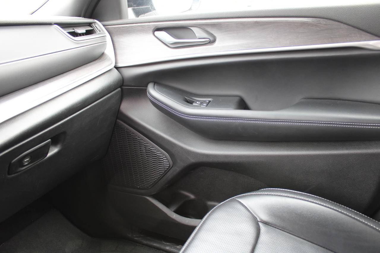 2024 Jeep Grand Cherokee Limited 4x4 6 Passenger Photo