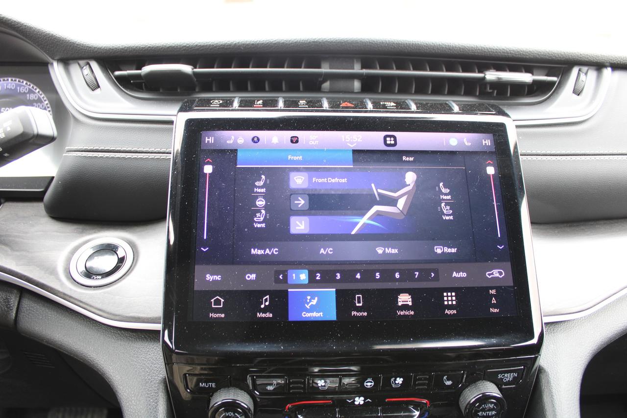 2024 Jeep Grand Cherokee Limited 4x4 6 Passenger Photo