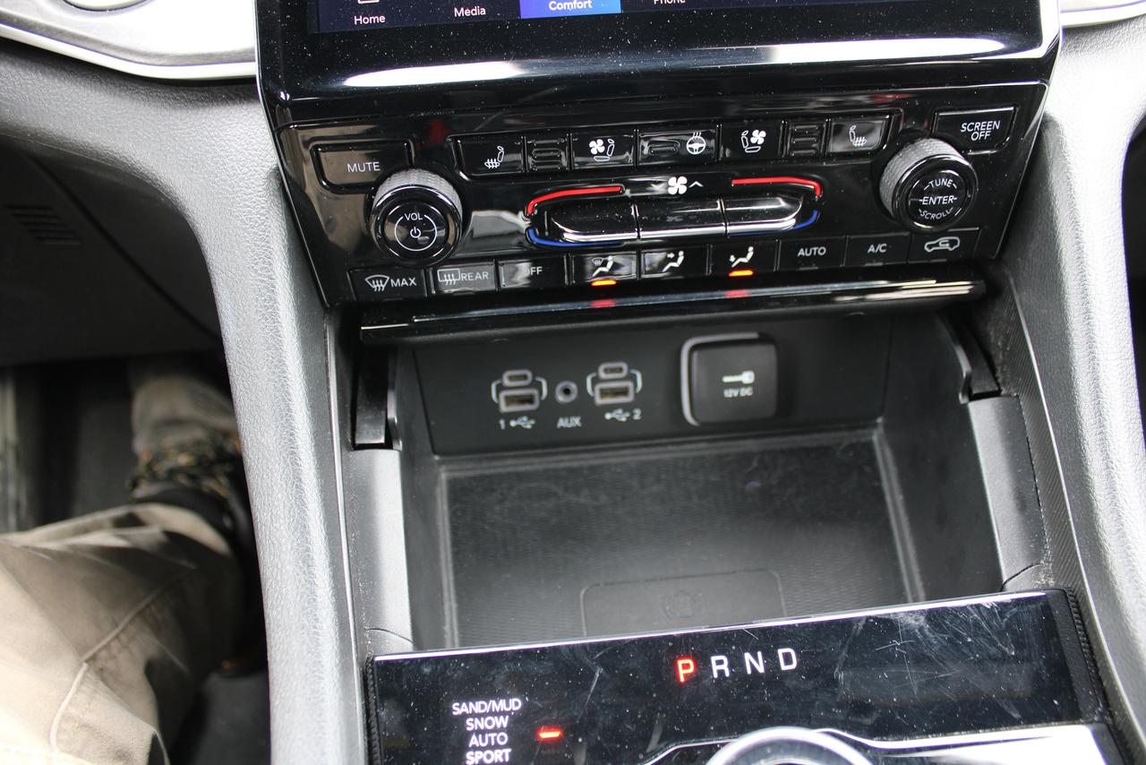 2024 Jeep Grand Cherokee Limited 4x4 6 Passenger Photo