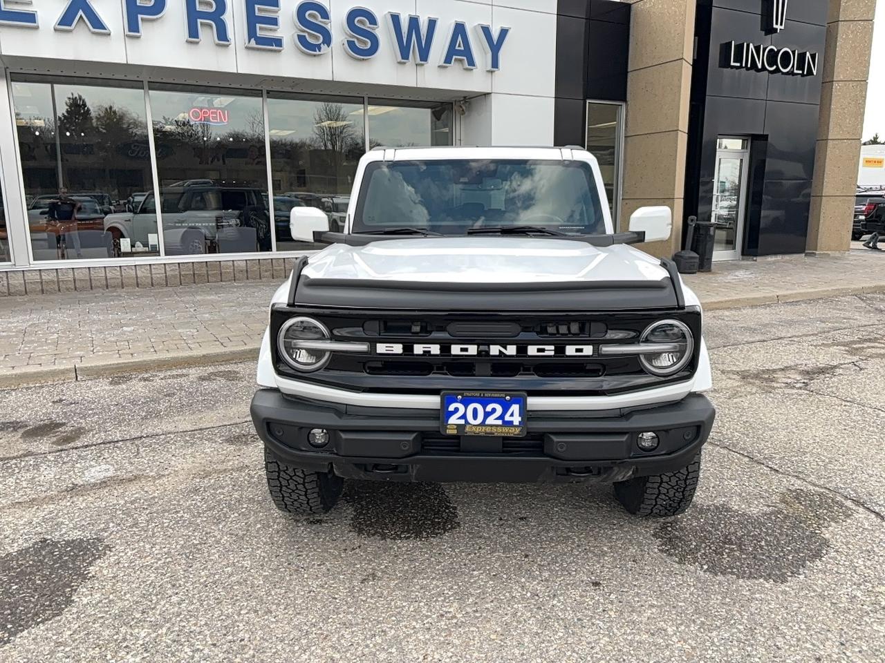 2024 Ford Bronco LOCAL TRADE! HIGH PACKAGE! HARD TOP! HEATED WHEEL! Photo