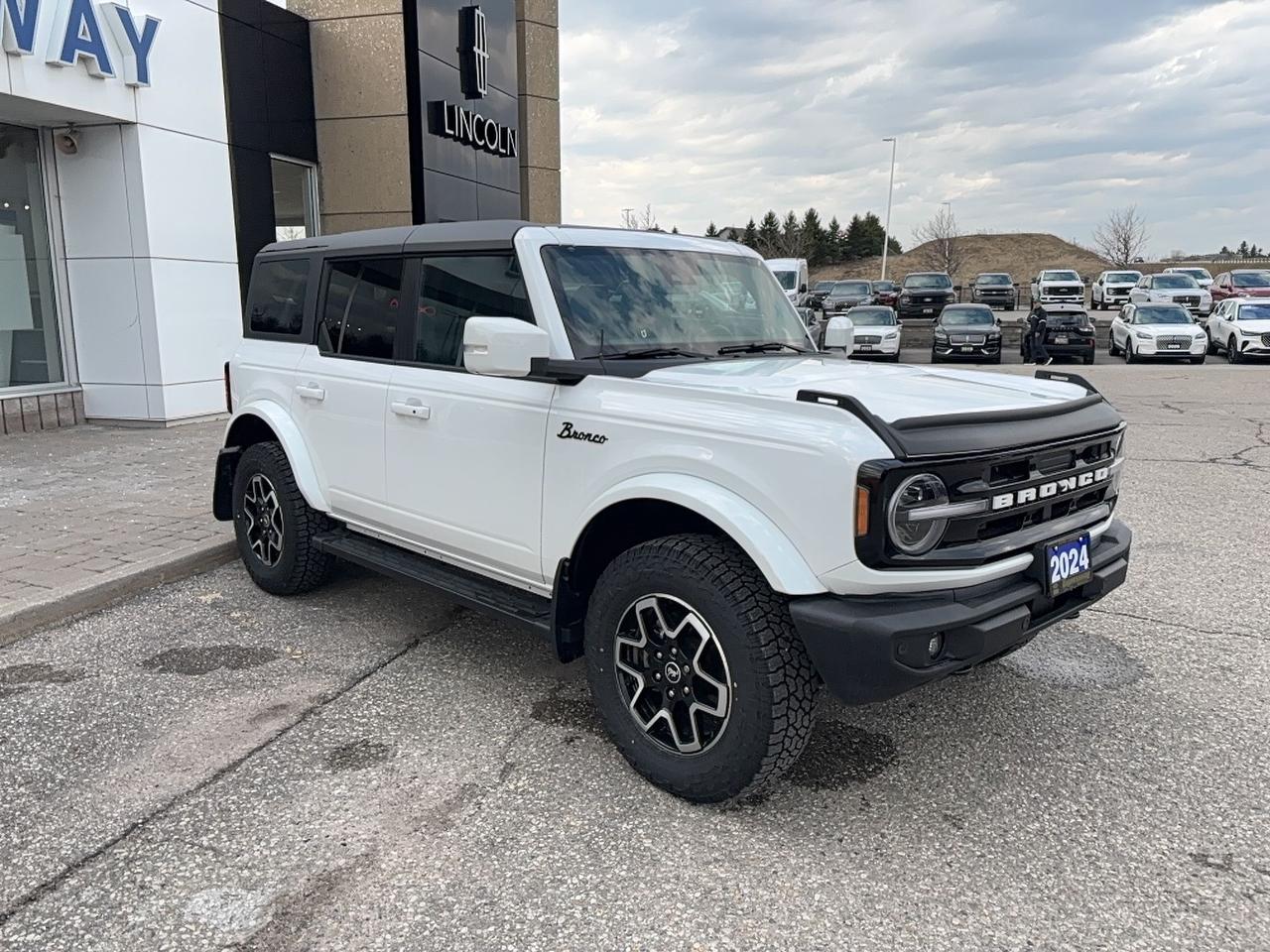 2024 Ford Bronco LOCAL TRADE! HIGH PACKAGE! HARD TOP! HEATED WHEEL! Photo2