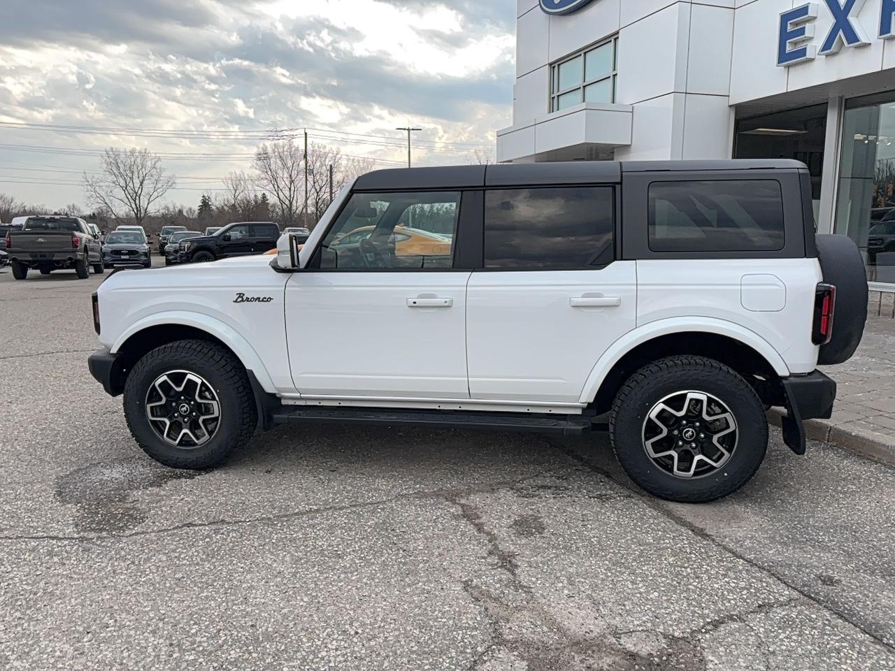 2024 Ford Bronco LOCAL TRADE! HIGH PACKAGE! HARD TOP! HEATED WHEEL! Photo